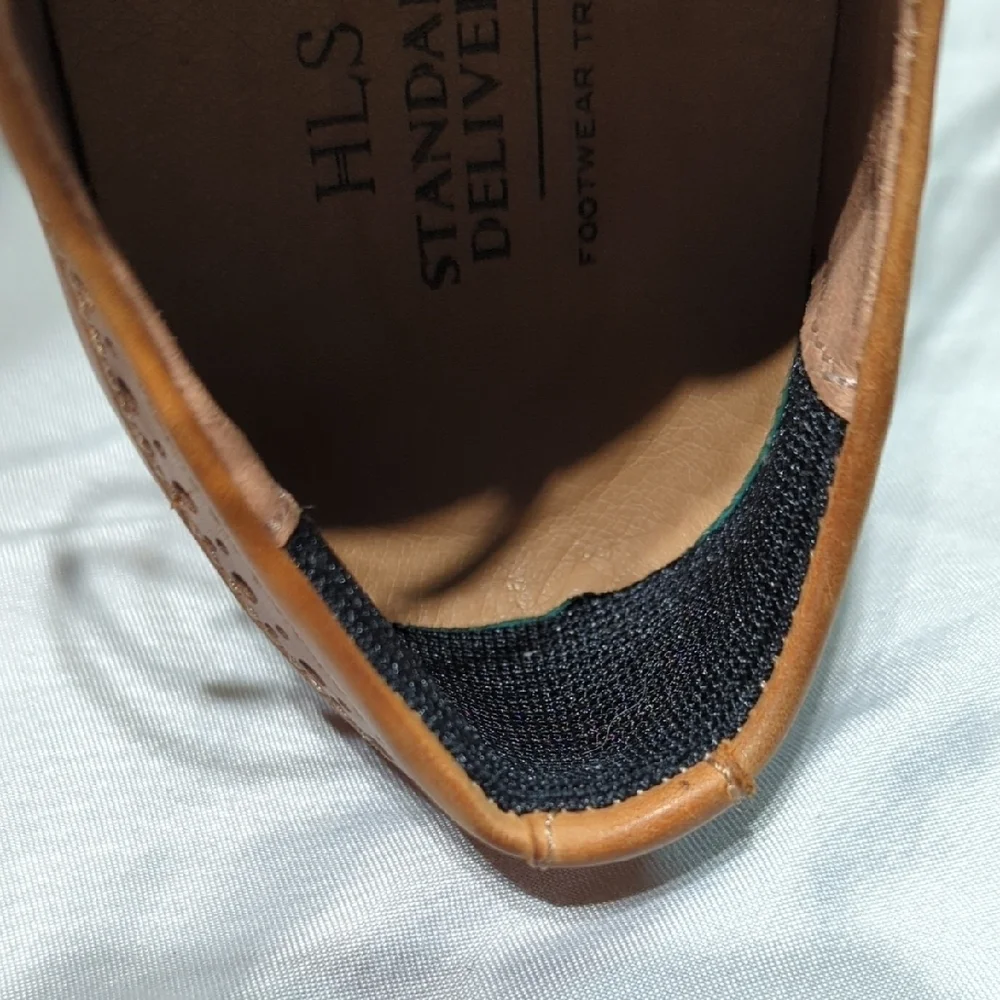 Brown Leather Oxford Shoes with Lace-Up Design
